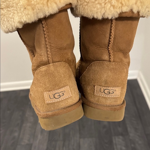 UGG Tan Suede Shearling-Lined Boots 9 - Picture 7 of 10
